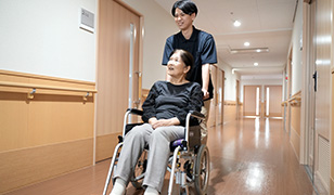 車いす介助の様子